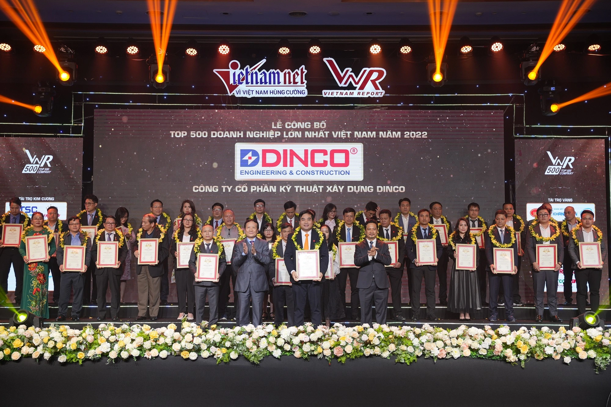 DINCO E&C EXCELLENTLY ACHIEVING THE TROPHY OF TOP 500 BIGGEST ENTERPRISES IN VIETNAM FOR THE 4th TIME
