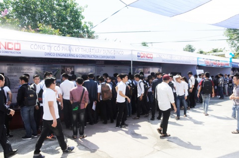 DINCO ATTRACTED NEARLY 500 STUDENTS AT JOB FAIR 2018 OF DA NANG UNIVERSITY OF SCIENCE AND TECHNOLOGY